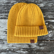 Load image into Gallery viewer, Ribbed Beanie With Logo
